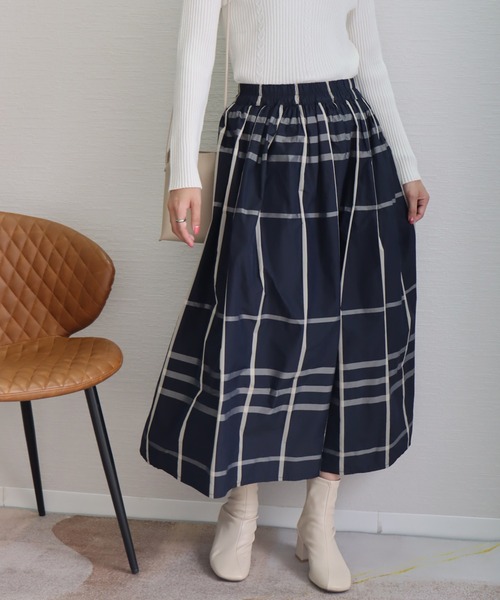 libelle more（リベル モア）の「《洗える》細チェック柄ロングフレア―スカート（スカート・レディース・グレイッシュベージュ/ネイビー・M/L）」の5枚目の写真