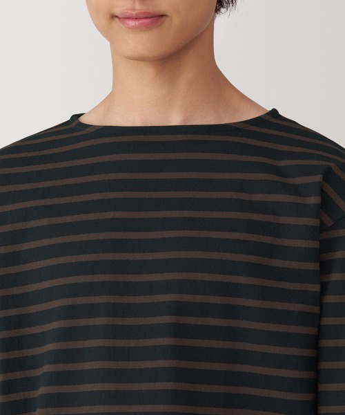 無印良品(ムジルシリョウヒン)の「紳士 洗いざらし太番手ボートネック九分袖Tシャツ(Tシャツ/カットソー・メンズ・ネイビー系/ホワイト系/ダークブラウン系/ブラック系・S/M/L/XL)」の15枚目の写真