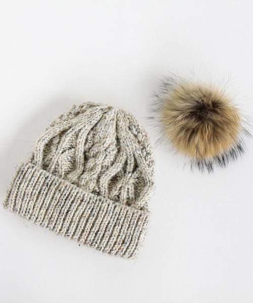 BEAUTY&YOUTH UNITED ARROWS（ビューティーアンドユースユナイテッドアローズ）の「BY∵ ファーポンポンケーブルニットキャップ（ニットキャップ/ビーニー・レディース・ブラック/グレー/ナチュラル/レッド・ﾌﾘ-）」の9枚目の写真