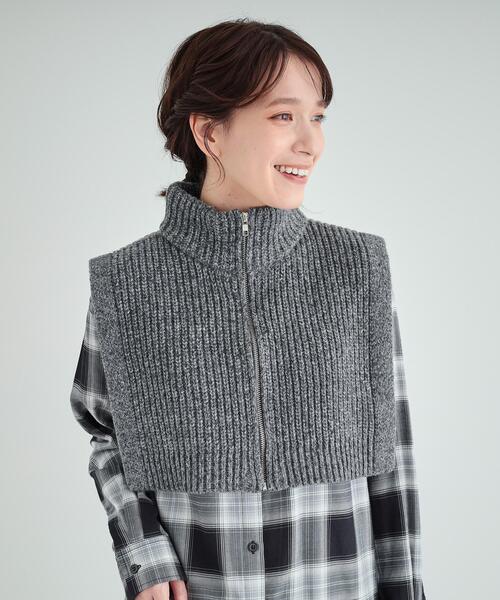 SHOO・LA・RUE（シューラルー）の「◆レイヤード風コーデが楽しめる ニットネックウォーマー（ネックウォーマー/スヌード・レディース・グレー/ブラック/ベージュ・00）」の4枚目の写真