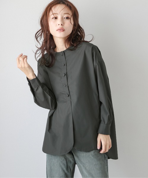 La-gemme(ラジェム)の「ラウンドヘムブラウス(シャツ/ブラウス・レディース・ホワイト/ブラック/グレー系その他・フリー)」の3枚目の写真