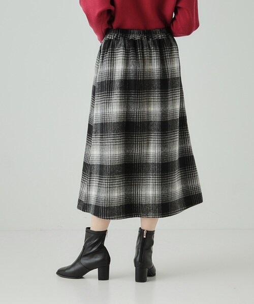 DRESKIP（ドレスキップ）の「◆【S-LL】見た目もあったか シャギー調チェックフレアスカート（スカート・レディース・ベージュ系1/ワイン系3/ブラック系1・04/03/02/01）」の5枚目の写真