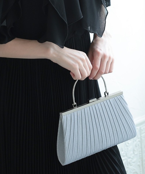 haremode（ハレモード）の「メタルハンドルラメプリーツパーティーバッグ（クラッチバッグ・レディース・ベージュ/シルバー/ブラック・FREE）」の8枚目の写真