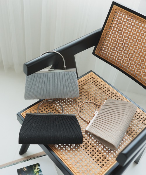 haremode（ハレモード）の「メタルハンドルラメプリーツパーティーバッグ（クラッチバッグ・レディース・ベージュ/シルバー/ブラック・FREE）」の5枚目の写真