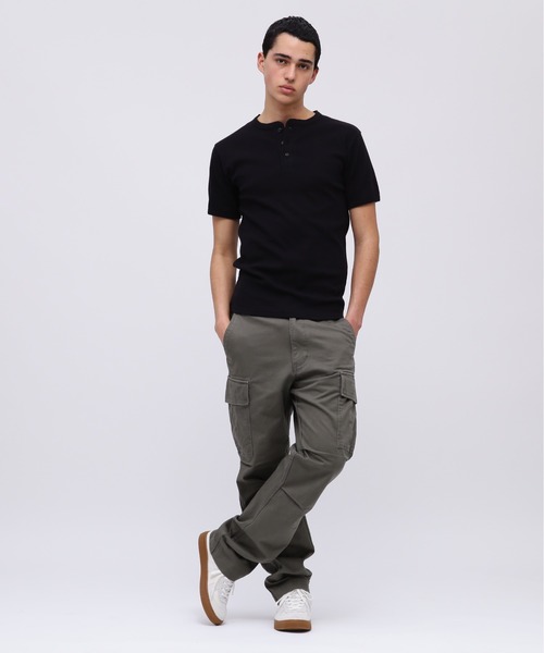 AVIREX（アヴィレックス）の「《DAILY/デイリー》RIB SHORT SLEEVE HENLEY NECK T-SHIRT / デイリーウェア リブ 半袖 へンリーネック Tシャツ / AVIREX / アヴィレックス（Tシャツ/カットソー・メンズ・チャコール/ロイヤルブルー/ホワイト/ブラック/オリーブ/グレー・SMALL/MEDIUM/LARGE/X-LARGE/X-SMALL）」の17枚目の写真