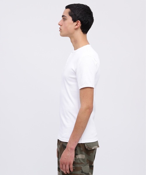 AVIREX（アヴィレックス）の「《DAILY/デイリー》RIB SHORT SLEEVE HENLEY NECK T-SHIRT / デイリーウェア リブ 半袖 へンリーネック Tシャツ / AVIREX / アヴィレックス（Tシャツ/カットソー・メンズ・チャコール/ロイヤルブルー/ホワイト/ブラック/オリーブ/グレー・SMALL/MEDIUM/LARGE/X-LARGE/X-SMALL）」の9枚目の写真