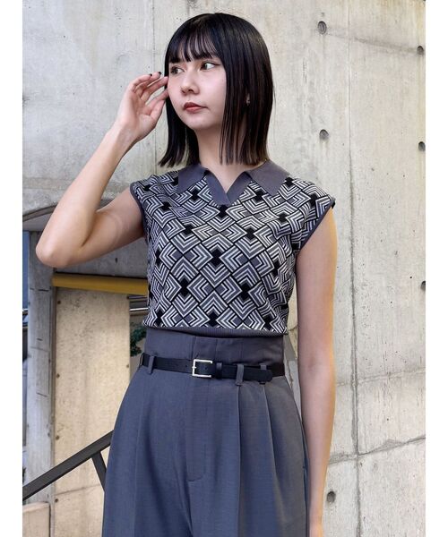 MURUA(ムルーア)の「ジオメトリックニットタンク(タンクトップ・レディース・グレー/ブラック/ベージュ・FREE)」の14枚目の写真