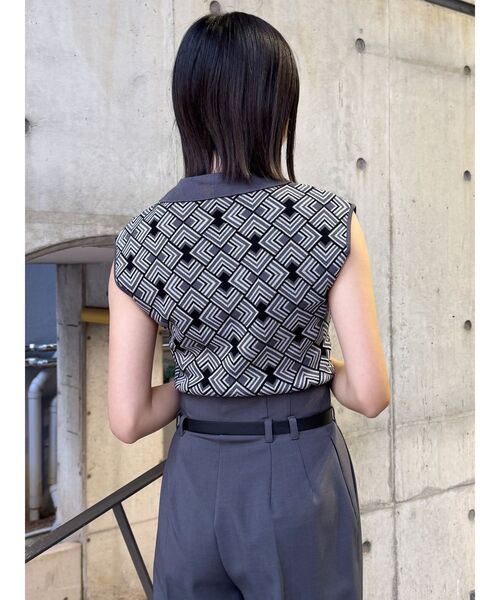 MURUA(ムルーア)の「ジオメトリックニットタンク(タンクトップ・レディース・グレー/ブラック/ベージュ・FREE)」の16枚目の写真