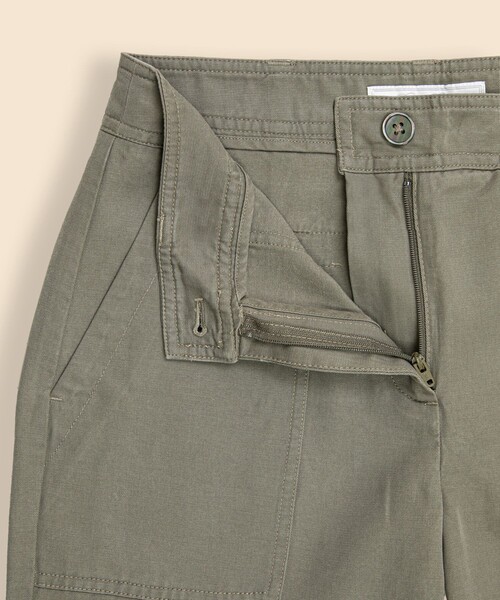 BROOKS BROTHERS(ブルックスブラザーズ)の「リヨセル クロップド ソフトカーゴパンツ(カーゴパンツ・レディース・カーキオリーブ・2/4/0)」の8枚目の写真