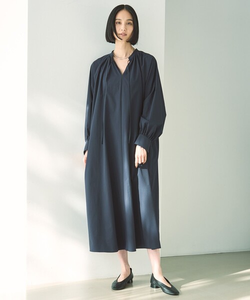 UNFILO(アンフィーロ)の「コンフォート シャツワンピース(シャツワンピース・レディース・ネイビー系/ホワイト系・X-LARGE)」の2枚目の写真