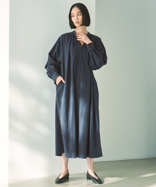 UNFILO(アンフィーロ)の「コンフォート シャツワンピース(シャツワンピース・レディース・ネイビー系/ホワイト系・X-LARGE)」の3枚目の写真