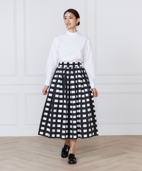 INED(イネド)の「プリーツカラーブラウス(シャツ/ブラウス・レディース・オフホワイト/ストライプ・7号/9号)」の11枚目の写真