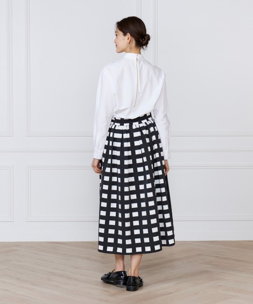 INED(イネド)の「プリーツカラーブラウス(シャツ/ブラウス・レディース・オフホワイト/ストライプ・7号/9号)」の13枚目の写真