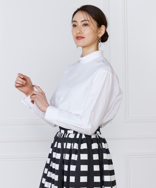 INED(イネド)の「プリーツカラーブラウス(シャツ/ブラウス・レディース・オフホワイト/ストライプ・7号/9号)」の14枚目の写真