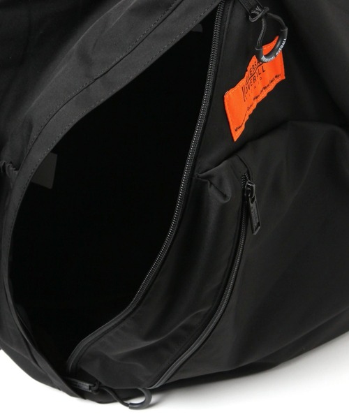 UNIVERSAL OVERALL（ユニバーサルオーバーオール）の「【UNIVERSAL OVERALL】別注スリングワンショルダーバッグ（ショルダーバッグ・メンズ・ブラック・FREE）」の13枚目の写真