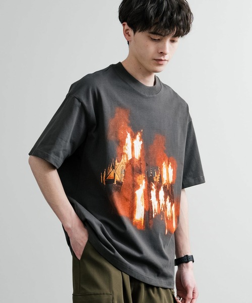 Rocky Monroe(ロッキーモンロー)の「オーバーサイズ ファイヤーフォトプリントクルーネック半袖Tシャツ(Tシャツ/カットソー・メンズ・ブラック/チャコールグレー・M/L/XXL/XL)」の20枚目の写真