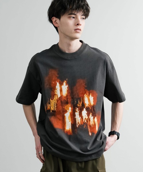 Rocky Monroe(ロッキーモンロー)の「オーバーサイズ ファイヤーフォトプリントクルーネック半袖Tシャツ(Tシャツ/カットソー・メンズ・ブラック/チャコールグレー・M/L/XXL/XL)」の21枚目の写真
