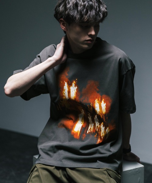 Rocky Monroe(ロッキーモンロー)の「オーバーサイズ ファイヤーフォトプリントクルーネック半袖Tシャツ(Tシャツ/カットソー・メンズ・ブラック/チャコールグレー・M/L/XXL/XL)」の17枚目の写真
