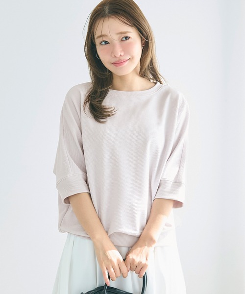 coca(coca)(コカ)の「エンボスドルマントップス(Tシャツ/カットソー・レディース・ライトベージュ/ブラック/ライトグレー/ブラウン・S/M/L/XL)」の2枚目の写真