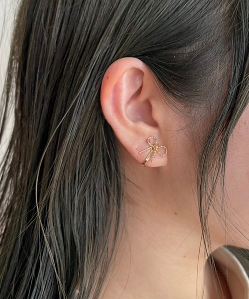 kutir（クティール）の「kutirlune／リボンモチーフイヤリング（イヤリング・レディース・ゴールド/シルバー・FREE）」の5枚目の写真