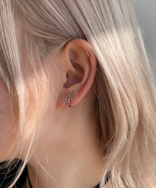 kutir（クティール）の「kutirlune／リボンモチーフイヤリング（イヤリング・レディース・ゴールド/シルバー・FREE）」の4枚目の写真