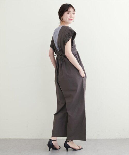 natural couture(ナチュラルクチュール)の「綿麻シャーリング袖サロペ(その他パンツ・レディース・チャコールグレー/レッド系その他/ベージュ・FREE)」の8枚目の写真