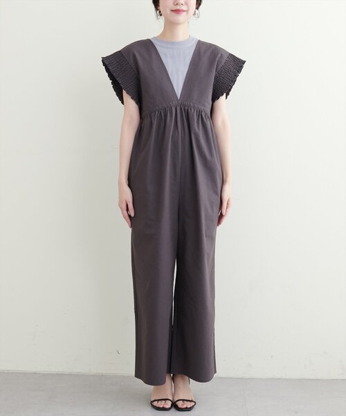 natural couture(ナチュラルクチュール)の「綿麻シャーリング袖サロペ(その他パンツ・レディース・チャコールグレー/レッド系その他/ベージュ・FREE)」の22枚目の写真