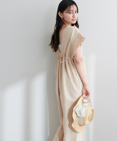 natural couture(ナチュラルクチュール)の「綿麻シャーリング袖サロペ(その他パンツ・レディース・チャコールグレー/レッド系その他/ベージュ・FREE)」の14枚目の写真