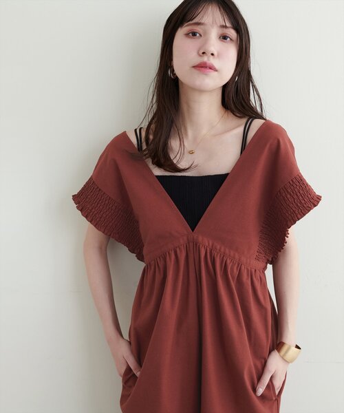 natural couture(ナチュラルクチュール)の「綿麻シャーリング袖サロペ(その他パンツ・レディース・チャコールグレー/レッド系その他/ベージュ・FREE)」の17枚目の写真
