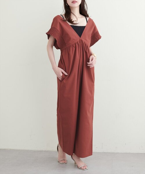 natural couture(ナチュラルクチュール)の「綿麻シャーリング袖サロペ(その他パンツ・レディース・チャコールグレー/レッド系その他/ベージュ・FREE)」の19枚目の写真
