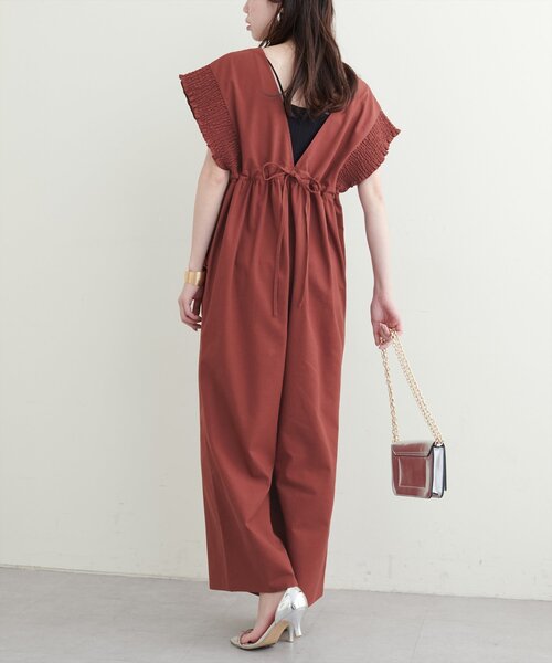 natural couture(ナチュラルクチュール)の「綿麻シャーリング袖サロペ(その他パンツ・レディース・チャコールグレー/レッド系その他/ベージュ・FREE)」の20枚目の写真