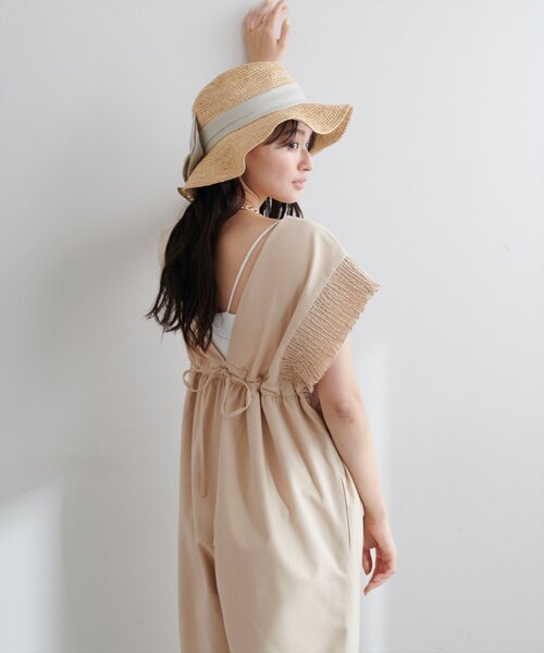natural couture(ナチュラルクチュール)の「綿麻シャーリング袖サロペ(その他パンツ・レディース・チャコールグレー/レッド系その他/ベージュ・FREE)」の16枚目の写真