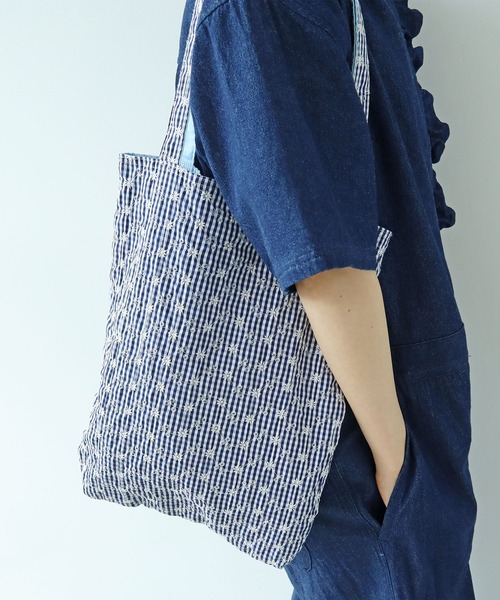 PAR ICI（パーリッシィ）の「【WEB別注】ギンガムチェック×お花刺繍 リバーシブルトートバッグ（トートバッグ・レディース・チェック・FREE）」の6枚目の写真