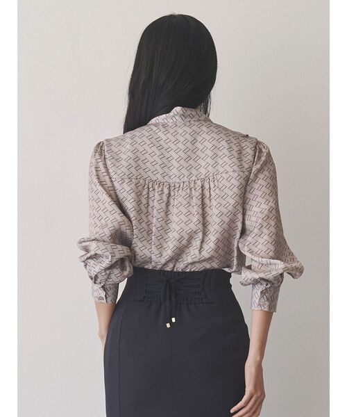TONAL(トーナル)の「モノグラムカッセンボウタイブラウス(シャツ/ブラウス・レディース・ベージュ/オフホワイト・MEDIUM)」の4枚目の写真