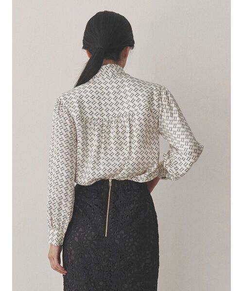 TONAL(トーナル)の「モノグラムカッセンボウタイブラウス(シャツ/ブラウス・レディース・ベージュ/オフホワイト・MEDIUM)」の5枚目の写真