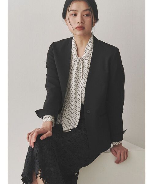 TONAL(トーナル)の「モノグラムカッセンボウタイブラウス(シャツ/ブラウス・レディース・ベージュ/オフホワイト・MEDIUM)」の6枚目の写真