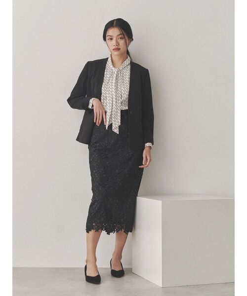 TONAL(トーナル)の「モノグラムカッセンボウタイブラウス(シャツ/ブラウス・レディース・ベージュ/オフホワイト・MEDIUM)」の9枚目の写真