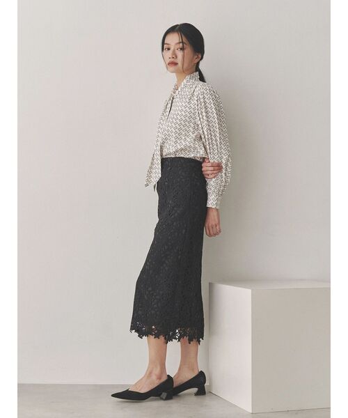 TONAL(トーナル)の「モノグラムカッセンボウタイブラウス(シャツ/ブラウス・レディース・ベージュ/オフホワイト・MEDIUM)」の10枚目の写真