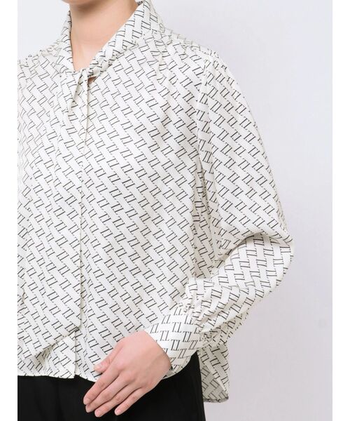 TONAL(トーナル)の「モノグラムカッセンボウタイブラウス(シャツ/ブラウス・レディース・ベージュ/オフホワイト・MEDIUM)」の15枚目の写真