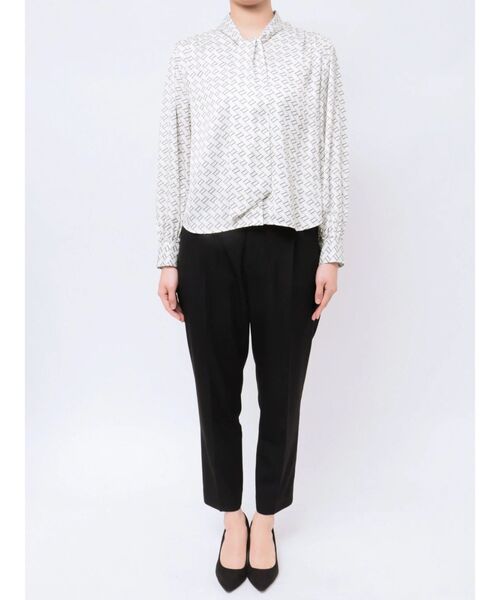 TONAL(トーナル)の「モノグラムカッセンボウタイブラウス(シャツ/ブラウス・レディース・ベージュ/オフホワイト・MEDIUM)」の18枚目の写真