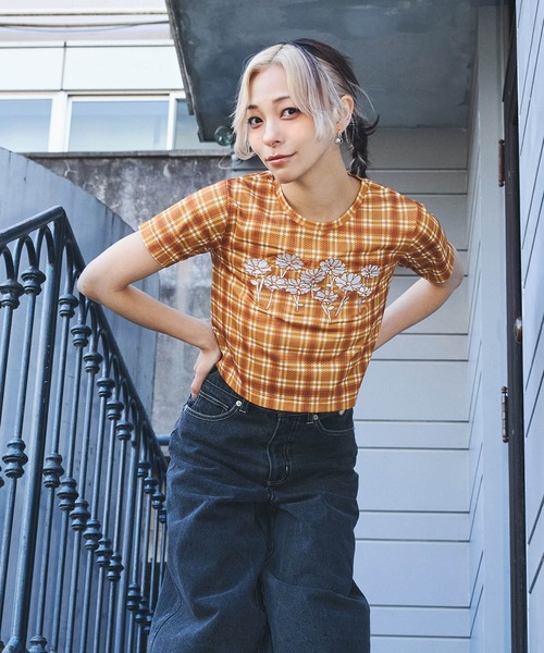 DURAS(デュラス)の「シアーチェッククロップTシャツ(Tシャツ/カットソー・レディース・チャコール/パープル/オレンジ・MEDIUM/SMALL)」の5枚目の写真