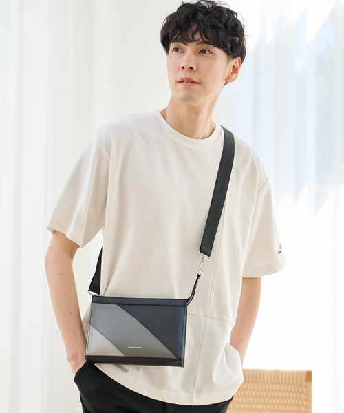 Arnold Palmer（アーノルドパーマー）の「フェイクレザー パネル ショルダーバッグ（ショルダーバッグ・メンズ・グレー/ネイビー/ブラック・F）」の3枚目の写真