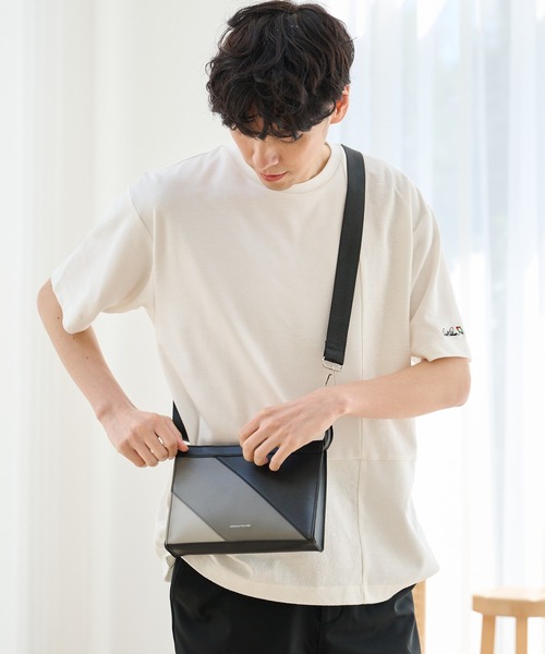 Arnold Palmer（アーノルドパーマー）の「フェイクレザー パネル ショルダーバッグ（ショルダーバッグ・メンズ・グレー/ネイビー/ブラック・F）」の5枚目の写真