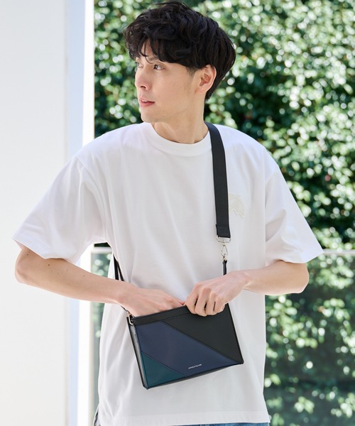 Arnold Palmer（アーノルドパーマー）の「フェイクレザー パネル ショルダーバッグ（ショルダーバッグ・メンズ・グレー/ネイビー/ブラック・F）」の6枚目の写真