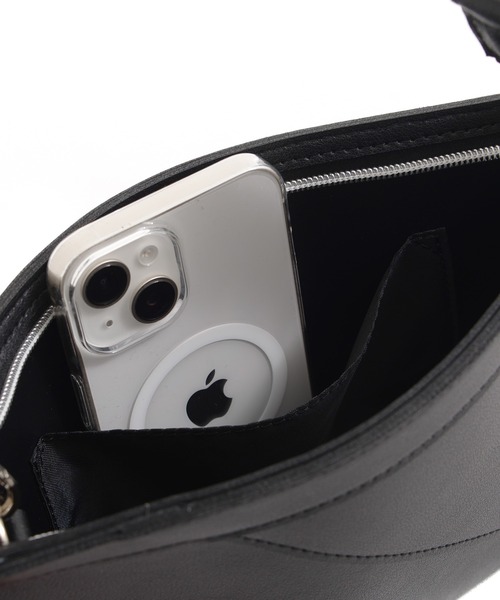 Arnold Palmer（アーノルドパーマー）の「フェイクレザー パネル ショルダーバッグ（ショルダーバッグ・メンズ・グレー/ネイビー/ブラック・F）」の18枚目の写真