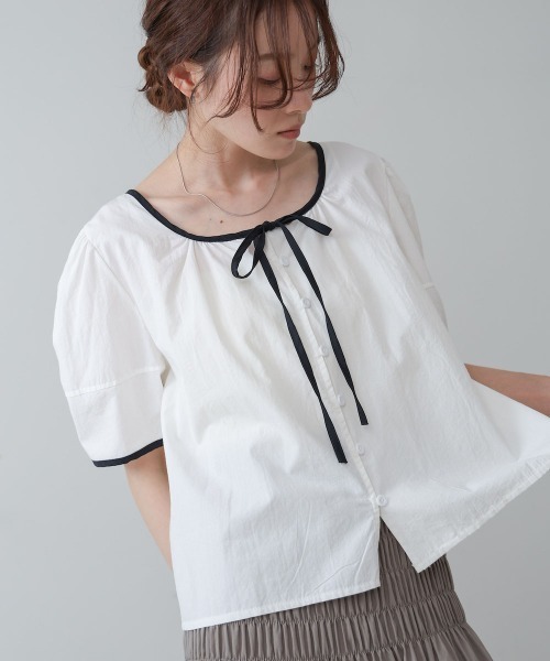 Bab(バブ)の「パイピングリボンブラウス(シャツ/ブラウス・レディース・オフホワイト/ベージュ/ピンク・M)」の1枚目の写真