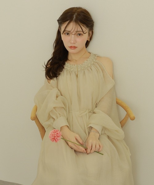 LAULEN（ローレン）の「open shoulder gather long dress /オープンショルダーギャザー ロングワンピース（ワンピース・レディース・イエロー/グリーン/ブラック/アイボリー/グレー・FREE）」の11枚目の写真