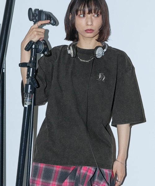 Anchor Smith(アンカー スミス)の「ヴィンテージ加工 オーバーサイズ アソートデザイン 半袖Tシャツ(Tシャツ/カットソー・レディース・ブラック/オフホワイト/ブラック系・M/L)」の4枚目の写真
