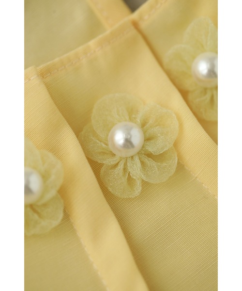 パールの花咲くタックネックブラウストップス（シャツ/ブラウス
