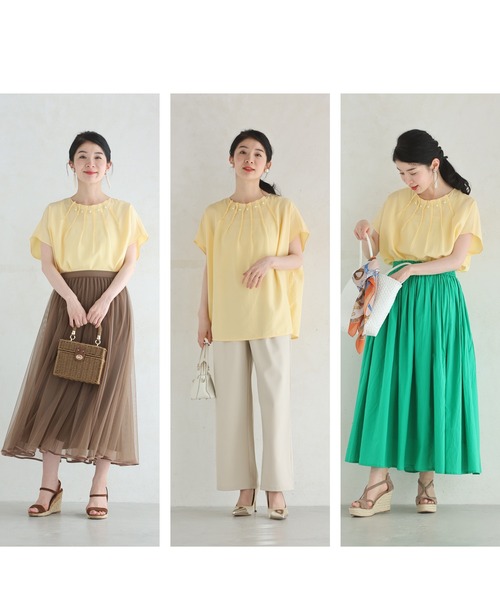 パールの花咲くタックネックブラウストップス（シャツ/ブラウス